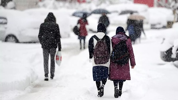 Sosyal medya hesabından paylaşım yapan Malatya Valisi Seddar Yavuz, olumsuz hava koşulları nedeniyle eğitime yarın ara verildiğini duyurdu.