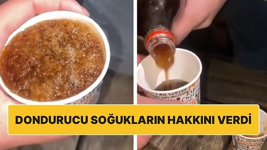 Erzurumlu Vatandaşlar İçeceği Bardağa Doldurdukları Anda Buz Tuttuğunu Kayda Aldı