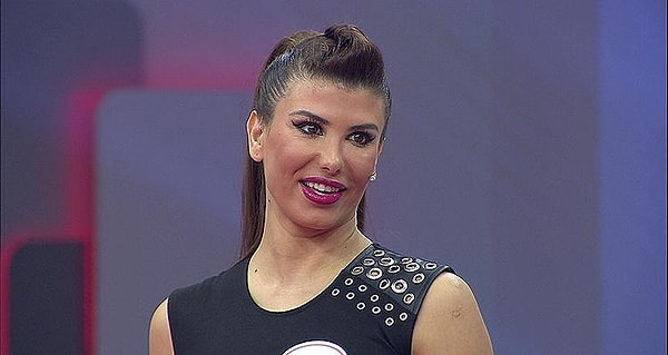 "Doyamıyorum" "Nazar Değmesin" "Dönmemen Gerek" gibi 2000'li yıllara damga vuran şarkılarıyla ünlenen Hatice katıldığı bir programdaki açıklamalarıyla gündem oldu.