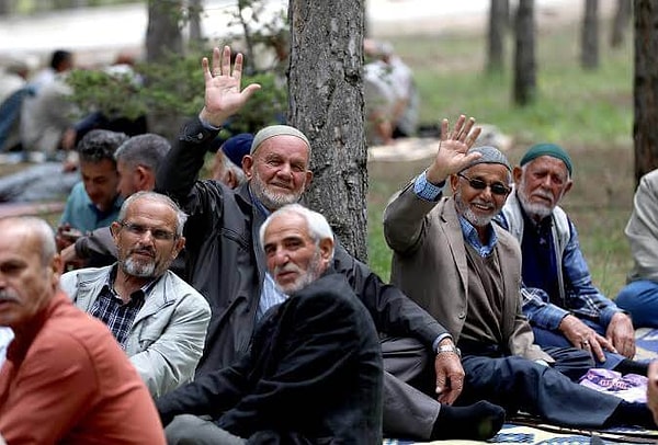 SGK Başuzmanı İsa Karakaş, “Artık sosyal güvenlik destek primi ödeyerek hem emekli maaşı hem de çalışılan işten maaş alma dönemi sona eriyor. Bu uygulama yalnızca belirli bir kesimi kapsıyor” dedi.