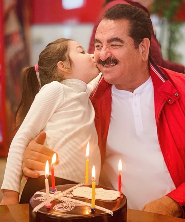 Aile polemikleriyle duymaya alıştığımız isim şimdi de eski menajerinin açtığı davayla gündeme oturdu! Sanatçı hakkında ortaya bomba iddialar atıldı.