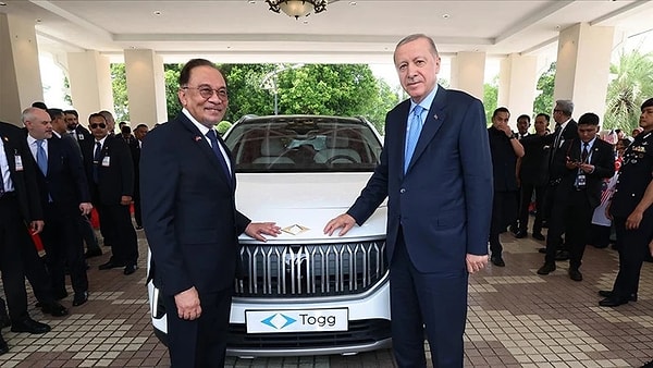 Cumhurbaşkanı Recep Tayyip Erdoğan, Malezya Başbakanı Enver İbrahim'e Togg hediye etmişti. Cumhurbaşkanı Erdoğan Endonezya'da da Cumhurbaşkanı Prabowo Subianto'ya Togg armağan etmişti.