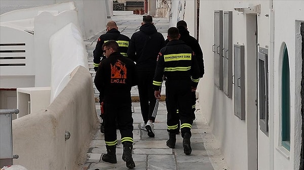 Yamurgi Adası'nda dün, Santorini Adası'nda geçen hafta olağanüstü hal ilan edilmişti. Bugün de Anafiya Adası'nda da OHAL ilan edildiği duyuruldu.