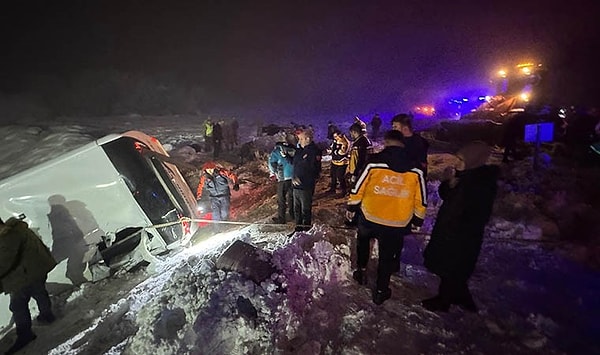 Feci kaza, Bingöl-Diyarbakır karayolu Genç ilçesi çıkışı Doğanca köyü mevkiinde meydana geldi.