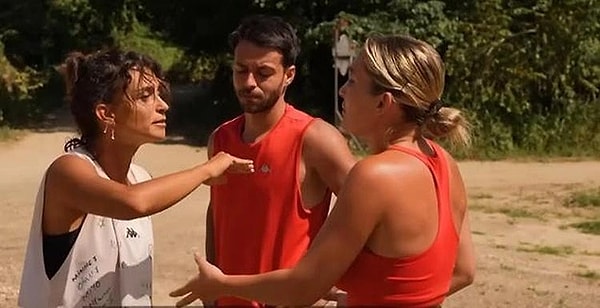 Survivor'da geçtiğimiz sezon birbirine giren ve Sema'nın elenmesine neden olan Pınar ve Sema kavgası yeniden ayyuka çıktı.