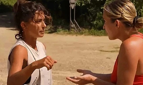 Survivor'da geçtiğimiz sezon birbirine giren ve Sema'nın elenmesine neden olan Pınar ve Sema kavgası yeni sezonda da devam ediyor.