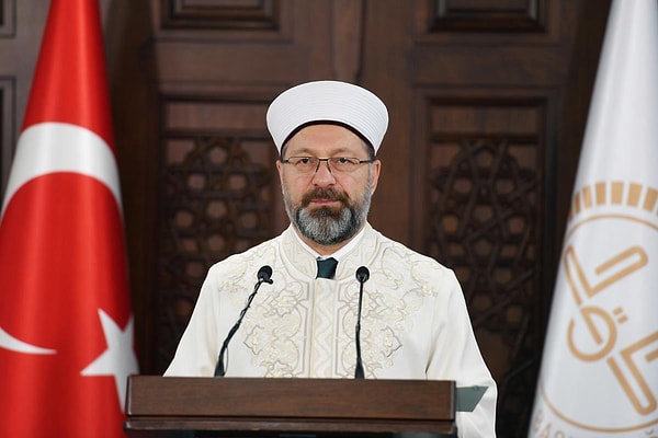 Diyanet İşleri Başkanlığı tarafından hazırlanan bu haftaki cuma hutbesinde, televizyon ile ilgili uyarıların yer alması dikkat çekti.