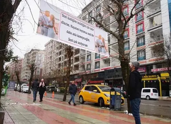 Mehmet Korkmaz, “Eşimi çok seviyorum, ona yaptığım bir hatadan dolayı pişmanım. Tüm Siirt’in bunu bilmesini istedim. Hayatım boyunca onu bir daha üzmeyeceğim” diyerek duygularını dile getirdi.