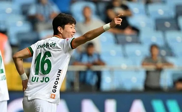 Alanyaspor'da forma giyen Hwang Ui-jo'nun da bu suçlamayla yargılandığı ortaya çıktı. Güney Koreli futbolcunun ertelemeli hapis cezası aldığı öğrenildi.