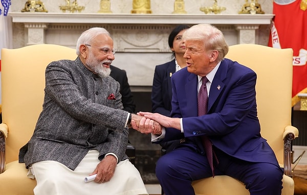 ABD Başkanı Donald Trump ve Hindistan Başbakanı Narendra Modi, kameralar karşısına geçerek gazetecilerin sorusunu yanıtladı. Hint bir muhabir Trump’ın gazabına uğradı.