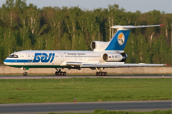 Bashkirian Airlines’a ait Tupolev Tu-154 uçağı, Moskova’dan Barselona’ya seyahat eden 60 yolcu ve 9 mürettebat taşıyordu.