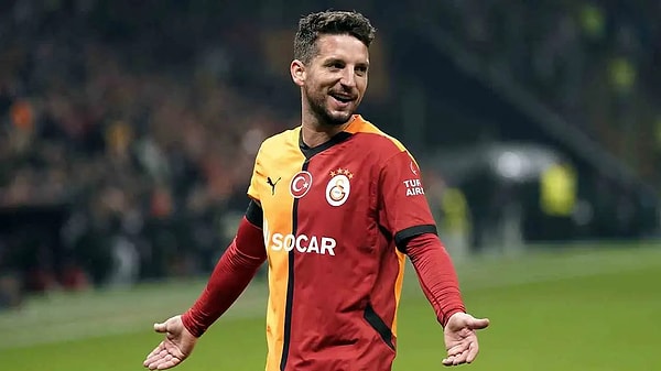 Adana Demirspor maçındaki penaltı pozisyonunun başrolündeki isim Dries Mertens'ti. Kimine göre penaltı kimine göre hatalı bir karar olan pozisyonla ilgili Mertens epey de eleştiri almıştı.