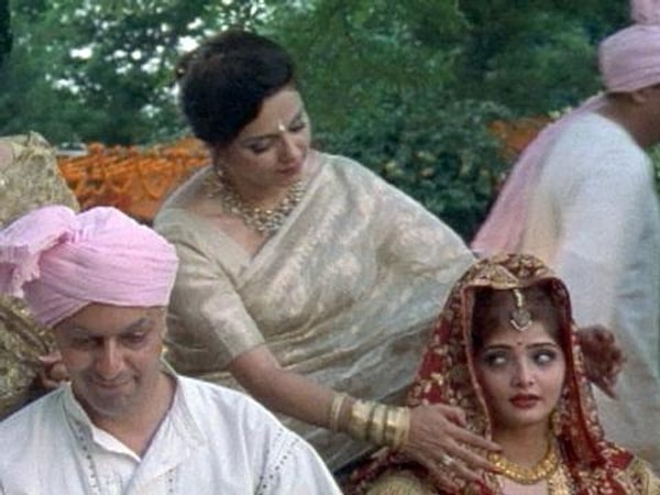 7. Monsoon Wedding (2001) – (IMDb: 7.3)