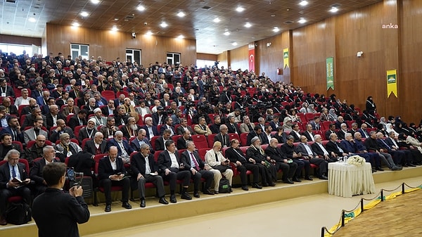 TBMM’de 4 milletvekili ile temsil edilen HÜDA-PAR, Diyarbakır’da “Kürt Meselesine İnsani Çözüm Çalıştayı” düzenledi.