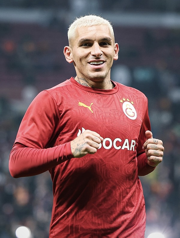 Son zamanlarda Galatasaraylı futbolcuların gel gitli aşkları pek popüler biliyorsunuz! Icardi zaten cepte, anlatmaya gerek yok...