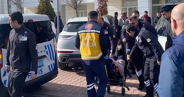 Selçuk Üniversitesi Sağlık Bilimleri Fakültesi’nde bugün saat 15.00 sıralarında Bestami Serdar E., Dekan Yardımcısı Dr. Öğretim Üyesi Müjdat Yeşildal’ı tabancayla vurup, intihara kalkıştı.