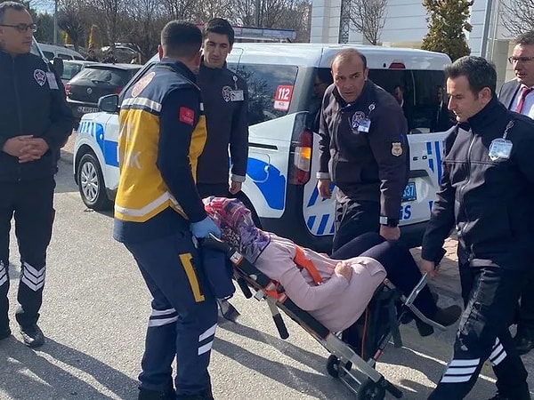 Yaralı Yeşildal ile Bestami Serdar E., aynı üniversitesinin tıp fakültesi hastanesine kaldırılarak tedaviye alındı.