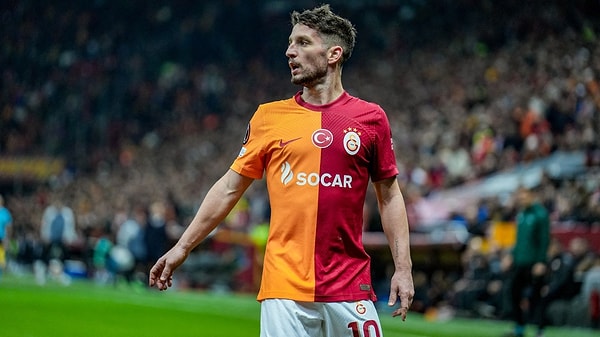 Buruk, Fenerbahçe derbisine kadar Mertens’in motivasyonunu artırmaya odaklanacak. Galatasaray taraftarları ise AZ Alkmaar karşılaşmasında Belçikalı yıldızı desteklemek için tribünlerde güçlü bir mesaj verecek.