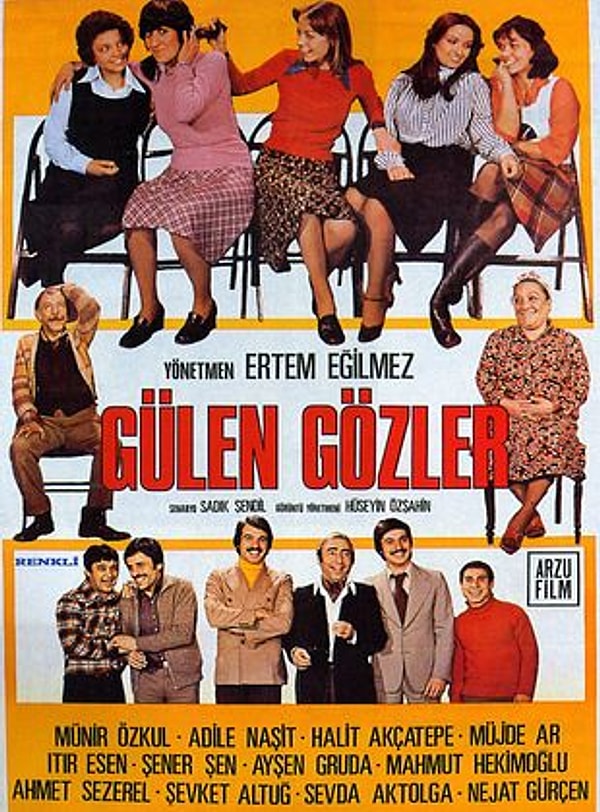 Türk sinemasının unutulmaz filmlerinden biri olan bir Arzu Film şaheserinden bahsedeceğiz şimdi size: Karşınızda Gülen Gözler.