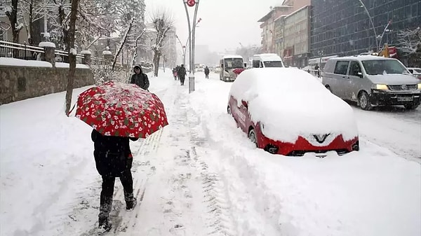 19 Şubat Çarşamba (yarın) saat 12.00’den itibaren yağmur başlayacak ve yüksek kesimlerde karla karışık yağmur ile kar yağışı görülecek.