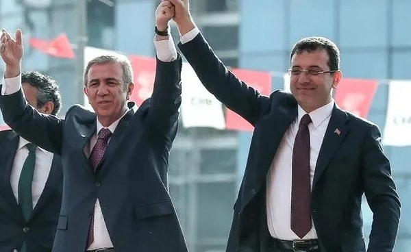 Partisindeki ön seçim gündemine ilişkin konuşan Antalya Büyükşehir Belediye Başkanı Muhittin Böcek, "Partimizin alacağı kararlara saygı duyuyorum. İkisi de (Ekrem İmamoğlu ve Mansur Yavaş) birbirinden kıymetlidir. Sayın Yavaş, 'Bu konuyla ilgili yarışmaya katılmayacağım' dedi. Son güne kadar Mansur abi aday olabilir'' dedi.