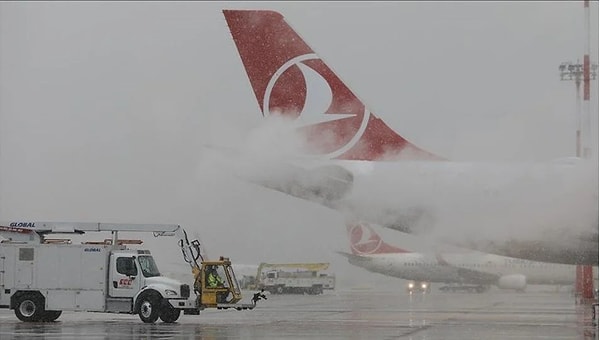 İstanbul’da beklenen olumsuz hava koşulları nedeniyle Sabiha Gökçen Havalimanı’ında hazırlıklar başladı.