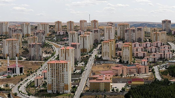 Ev sahibi olmak isteyen vatandaşların merak beklediği uygun faizli konut kampanyasının detayları hayal kırıklığı yarattı.