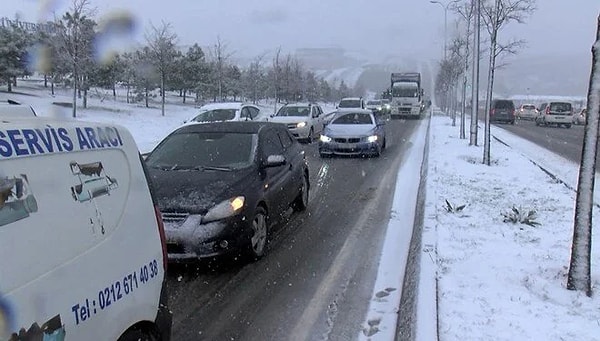 İstanbul'da kar trafiği erken başladı.