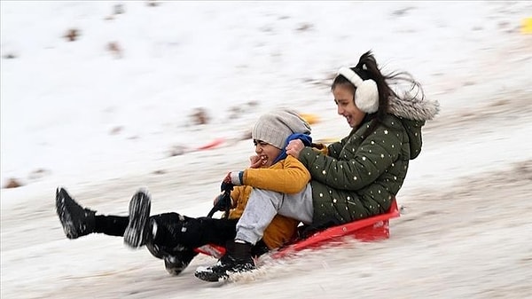 Meteoroloji Genel Müdürlüğü’nden gelen güncel verilere göre kar yağışı ve buzlanmanın devam etmesi bekleniyor.