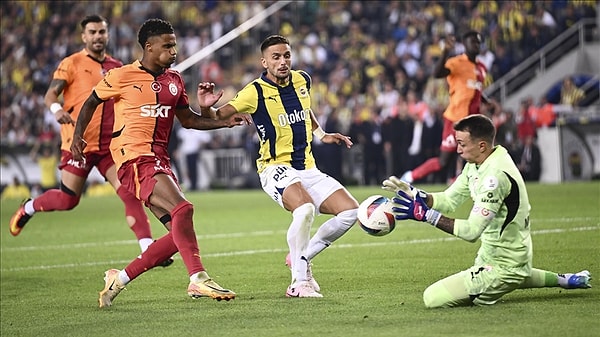 Süper Lig’de şampiyonluk adayları Galatasaray ile Fenerbahçe 24 Şubat Pazartesi günü derbide karşı karşıya gelecek.