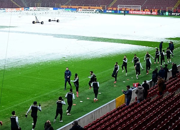 AZ Alkmaar’ın stadyumda yaptığı son idmandan görüntüler👇