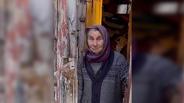 Sosyal medyada Necla Teyze olarak bilinen ve hayvanseverliği ile tanınan Ülker Güleryüz (81), geçtiğimiz gün evinin yanması sonucu hayatını kaybetmişti.