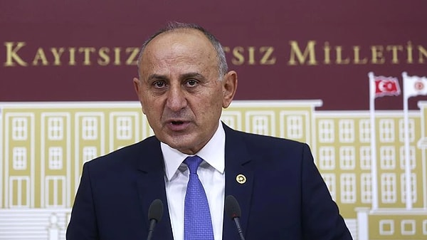 CHP eski milletvekili Dursun Çiçek, CHP’nin cumhurbaşkanı adayının belirleyeceği ön seçimde aday olmak için imza toplamaya başladı.