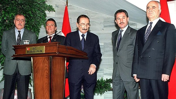 1990-2002 yılları arasındaki hükümetlerin ömrü 1 yıl sürdü.