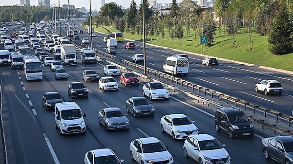 Brent petrol fiyatlarındaki dalgalanmalar, benzin ve motorin fiyatlarına indirim ve zam haberleri eşliğinde yansımaya devam ediyor.