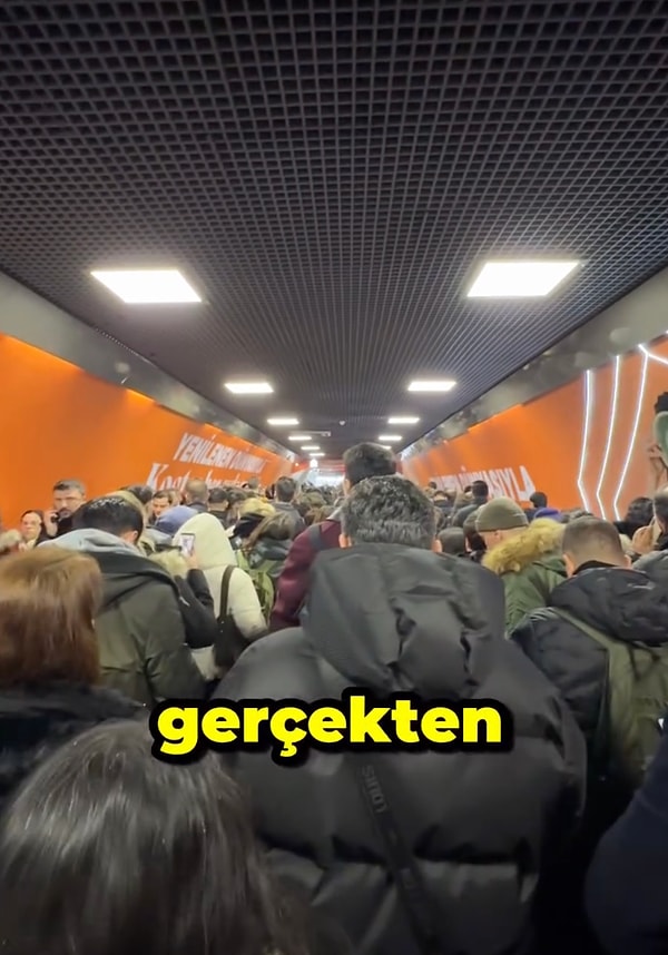 Yarım saati aşkın süredir ilerleme olmadığını da ekleyerek “İstanbul’da neden yaşanmaz?” sorusuna yanıt vermiş oldu.