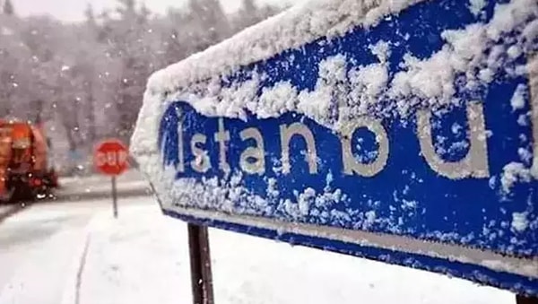 Bir diğer önemli gelişme ise, saat 24.00'ten itibaren, motosikletlerin ve kuryelerin trafiğe çıkması, ikinci bir duyuruya kadar yasaklandı.