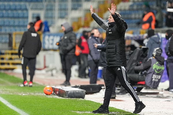 Ole Gunnar Soslkjaer ile yükselişi süren Beşiktaş sahadan 3-1'lik galibiyetle ayrılmayı başardı.