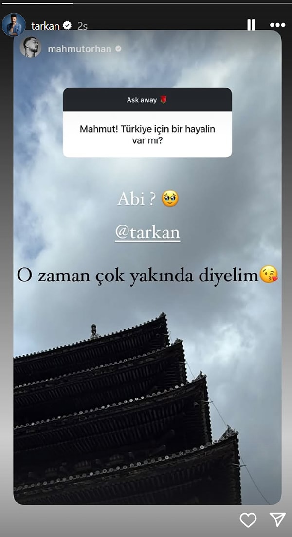 Mahmut Orhan, ''Türkiye için bir hayalin var mı?'' sorusuyla karşılaşınca topu ünlü şarkıcı Tarkan'a attı. Tarkan'dan gelen yanıt ise ''O zaman çok yakında diyelim'' oldu.👇