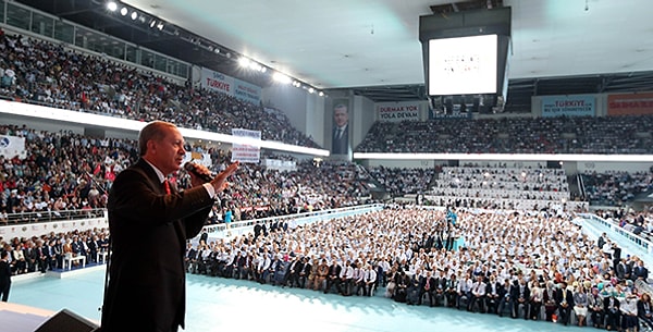 Kulislerde konuşulan isimler ise Erdoğan'ın tam manasıyla bir "transfer harekatına" giriştiğini düşündürüyor.