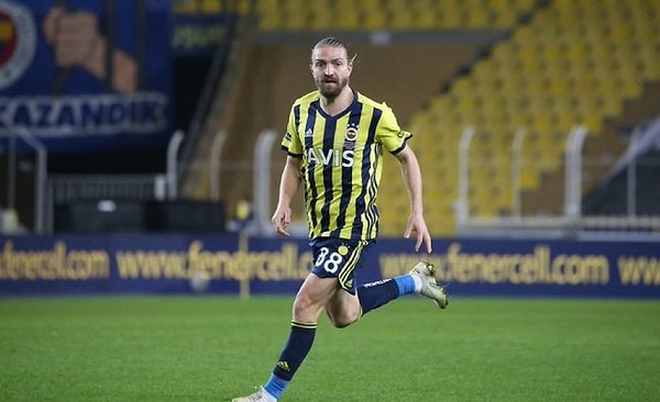 Caner Erkin, iki takımın yanı sıra Beşiktaş'la da bu derbilerde oynadı.