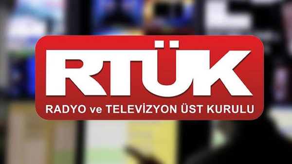 "Örneğin, RTÜK'ün bazı yayınları cezalandırması, bazı programları durdurması veya içeriklere müdahale etmesi, eleştirmenler tarafından sansür olarak yorumlanabiliyor."