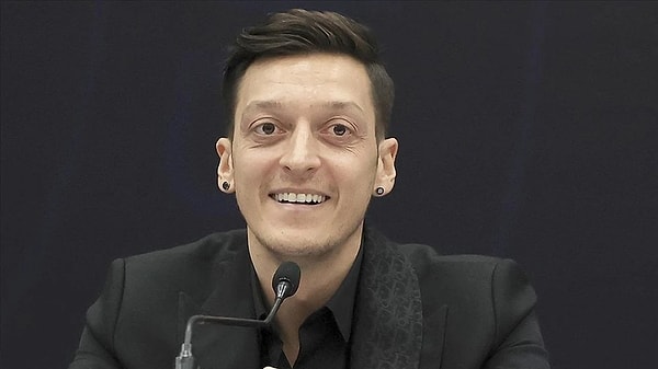 Eski futbol Mesut Özil’in AKP MKYK’sında yer almasının yankıları sürüyor.