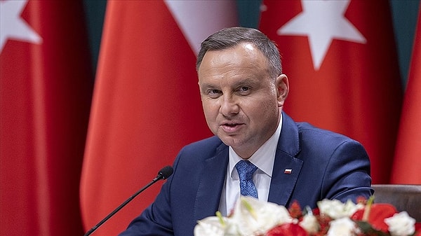 Polonya Cumhurbaşkanı Andrzej Duda’nun ABD ziyaretinde yaşanlar ve uzun süre bekleyişi çok konuşuldu.