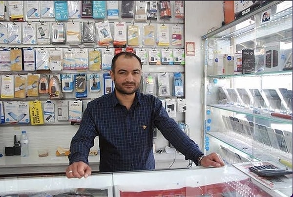 Şimdi okuyacağınız hikaye ise yıllar önce Bülent Ersoy ve cep telefonu bayi arasında geçen ilginç bir olay.