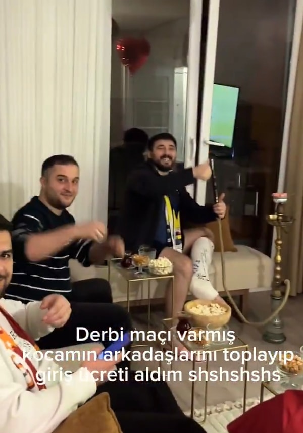 “Derbi maçı varmış, kocamın arkadaşlarını toplayıp giriş ücreti aldım” notuyla o anları paylaştı.