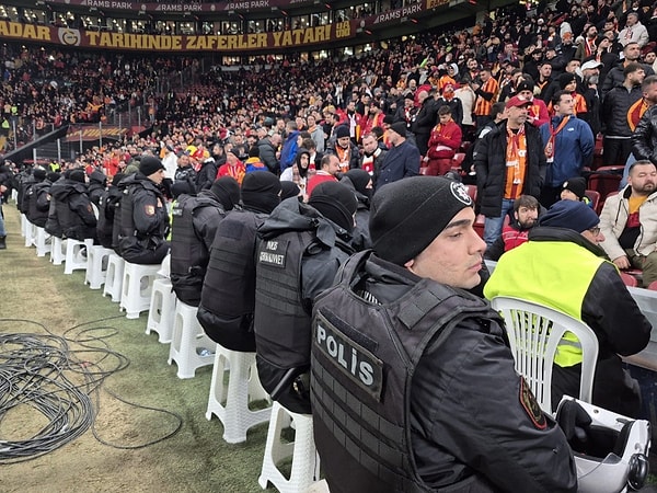 Galatasaray'ın Fenerbahçe'yi konuk ettiği maçta görev alan polis sayısı dikkat çekmişti