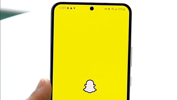 Örneğin Snapchat, Android telefonlarda kamerayı doğrudan kullanmıyor.