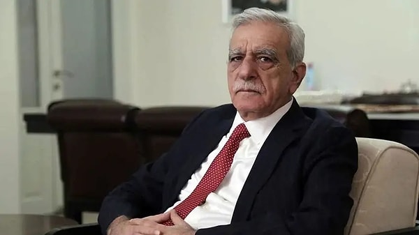 İlk iki ziyarette yer almayan Ahmet Türk, daha sonrasında DEM Parti’nin İmralı heyetinin gerçekleştirdiği temaslarda heyete dahil olarak görüşmelerde yer almıştı.