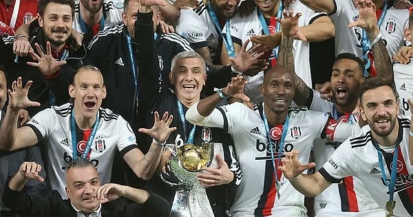 Bu maçla ilgili hafızamızda arasında kalacak iki önemli olay; Arroyo’nun ilk golünü atması (Masuaku’nun ortasını da unutmayalım) ve Rafa Silva’nın gerektiği zamanda, gerektiği yerde ortaya çıkıp golünü atması idi; uzun zamandır böyle güzel bir gol izlememiştim.